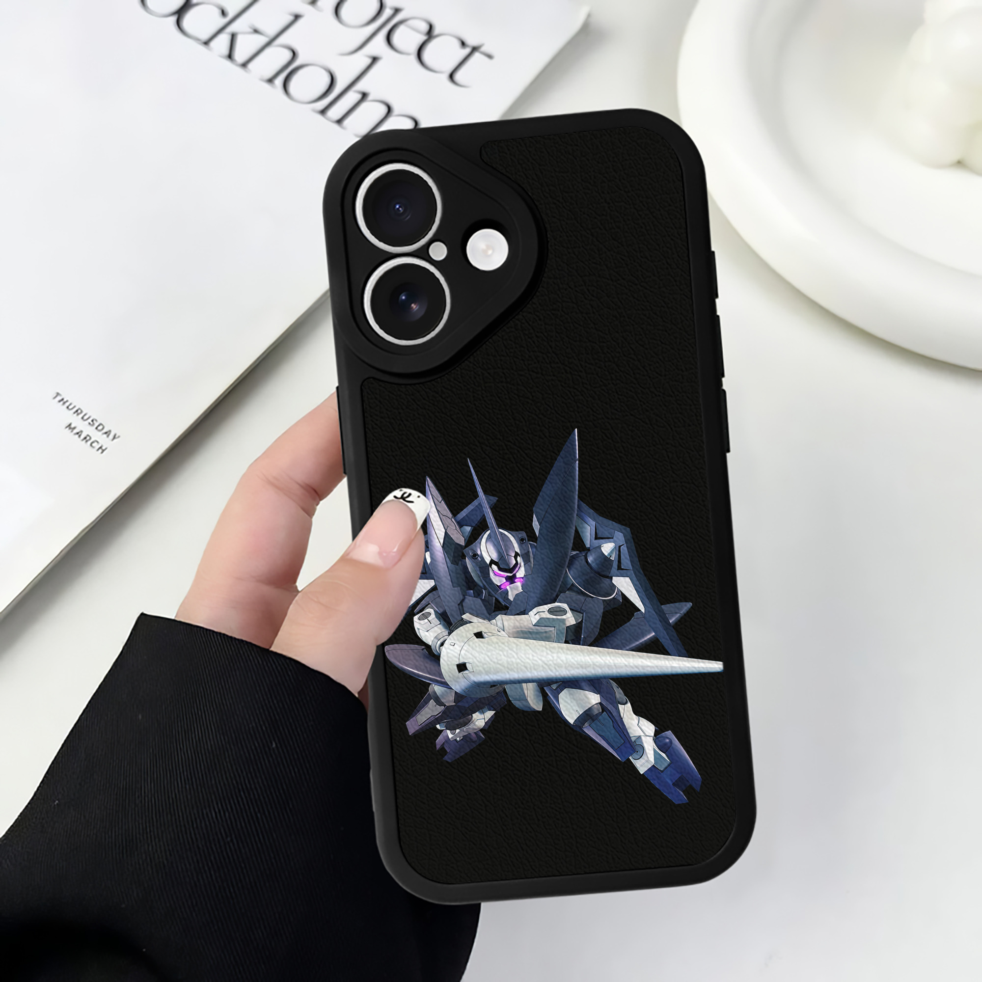 （画像用） 機動戦士ガンダム Mobile Suit Gundam 【iPhone 16シリーズ対応】シリコンスマホケース（レザー調） 材質：シリコン